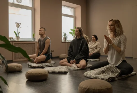 студия йоги one yoga meditation в нижнем кисловском переулке фото 5 - iogaplace.ru